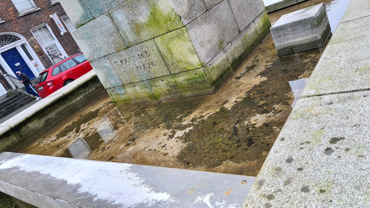 The O'Connell Monument , Limerick getting spruced up for St.Patricks Day.👏 Let's hope a regular maintenance programme can now be put in place. <a href="/LimerickCouncil/">Limerick Council - Comhairle Luimnigh</a> @BrianLeddin <a href="/jamesjcollins/">James Collins</a> <a href="/FearStairLmk/">Dr Paul O'Brien</a> <a href="/AnneG63401512/">Anne</a>