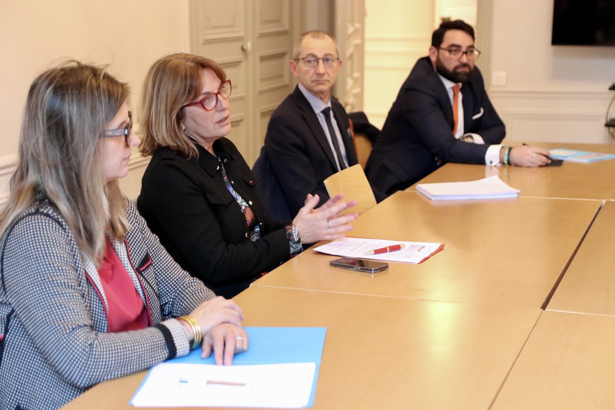 JoelFourny's tweet photo. 👥 Rencontre avec @C_DeSaintMichel, présidente du Conseil national de l'ordre des experts-comptables ➡️ un constat partagé sur le guichet unique et une volonté de coopération plus forte entre les #CMA et @CSOEC au service des entreprises artisanales 🔛 https://t.co/IFxlwzjbdi