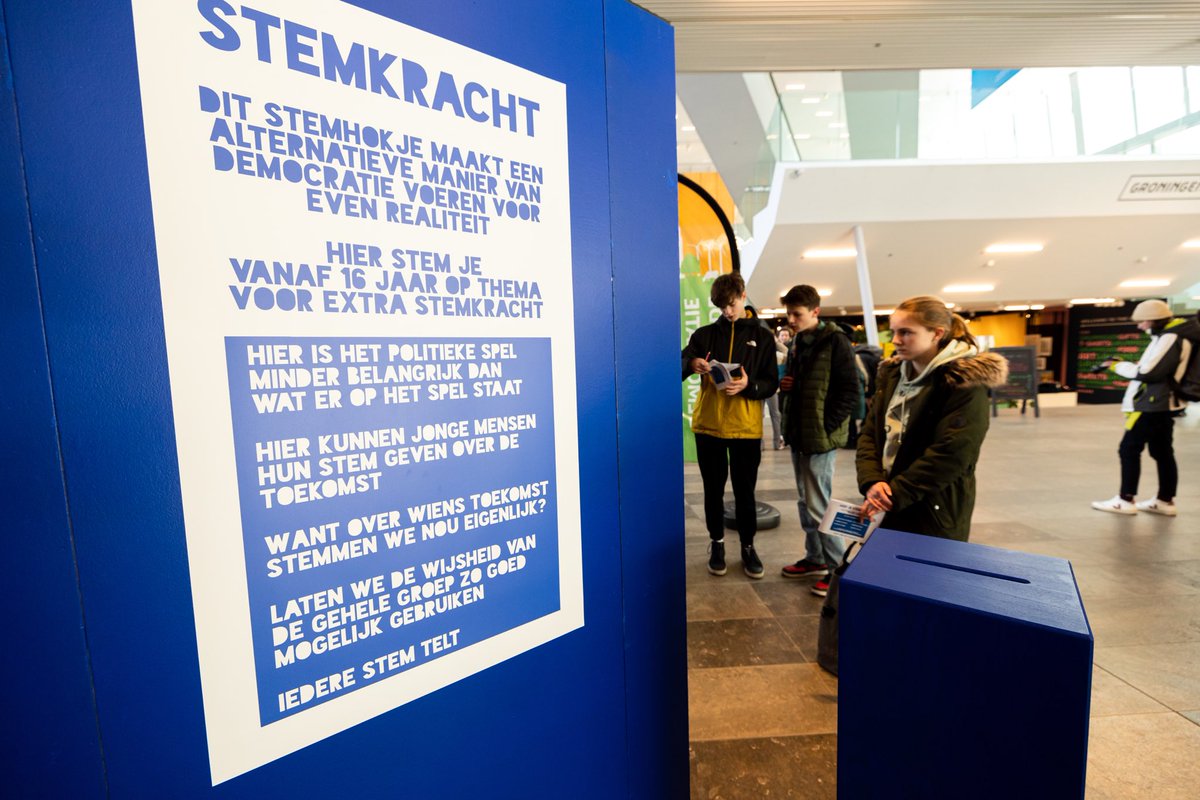 Vanmiddag staat #STEMKRACHT op de regenboogzebra bij het ⁦<a href="/groningermuseum/">Groninger Museum</a>⁩. 
Als je nog niet je stem mag uitbrengen, maar wel wilt laten horen wat voor jou belangrijk is. 🗳️
#destemvandetoekomst #themastemmen #18- #WeekvandeDemocratie