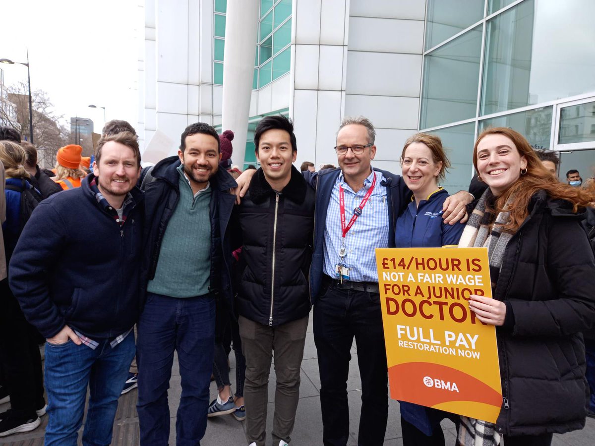 Support our amazing very senior  "Junior Drs" on the picket line 🥰