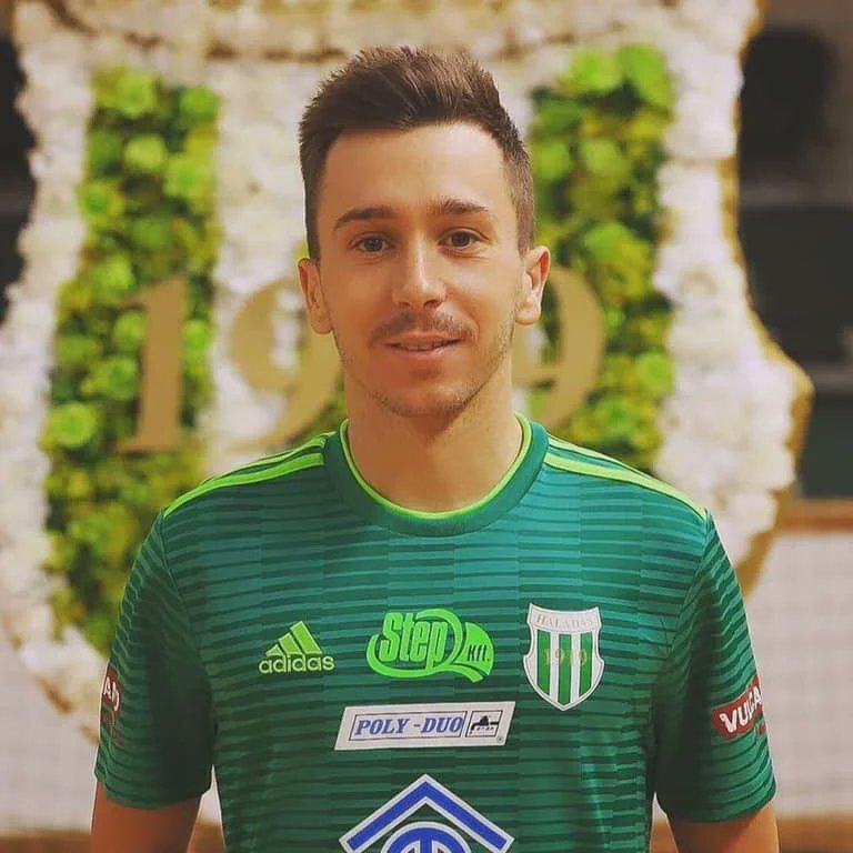 entorno5x5's tweet photo. 🗞️ Llegamos con otro "trotamundos" español, que ha jugado en 5 países distintos al futsal... El balear @P13Sanchez 🇪🇦
🇪🇦#NouLlevant-@FundEscribano y #Brisasport
🇱🇺#SportingClubeLuxemburgo
🇭🇺#HaladasVSE
🇷🇴#ImperialWet
🇮🇹@Milano_C5, @Cittadimestre, #BrillanteTorrino y #MinturnoC5 https://t.co/kFwFDGF33Z