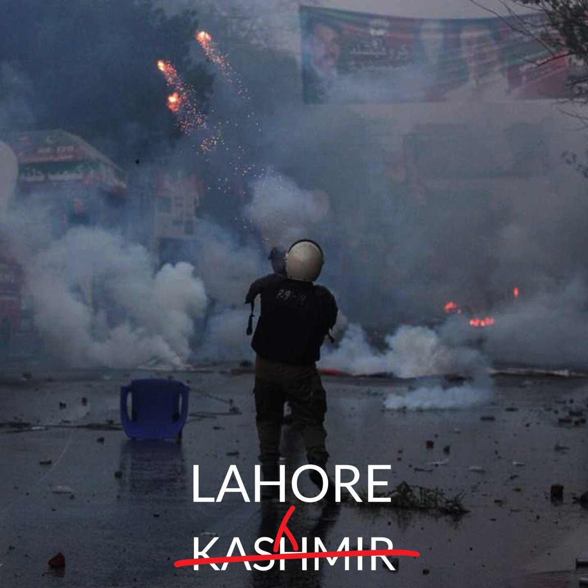 YousafzaiHusain's tweet photo. کل دن 1بجے سے ایپمپورٹیڈ حکومت کی فسطائیت ظلم جبر اور ریاست کی سرپرستی میں ہونے والےبدترین دہشتگردی کا مقابلہ کرنے پر پی ٹی آئی کے تمام غیرتمند اور بہادر کارکنان کو میرا سرخ سلام- اور اس سے یہ بات عیاں ہوگی کہ ورکر ہی تحریک انصاف کا اثاثہ ہیں اور عمران خان کے نظریے کے حقیقی 1/2 https://t.co/vXYJogsAPr