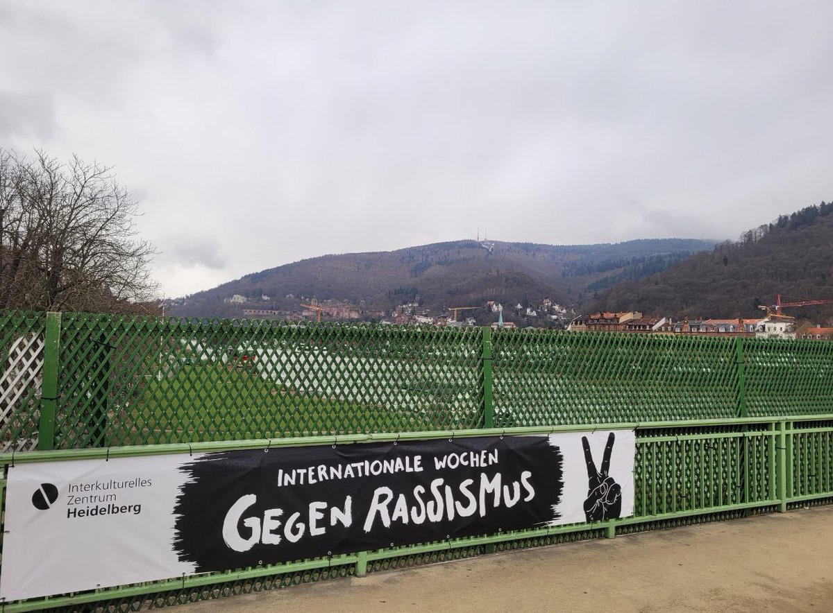 Eine echte Heidelberger Sehenswürdigkeit...und im Hintergrund das Schloss! 

Nächste Woche starten die Internationalen Wochen gegen Rassismus in #Heidelberg - entdeckt das Programm hier: iz-heidelberg.de/internationale…
#iwgr23