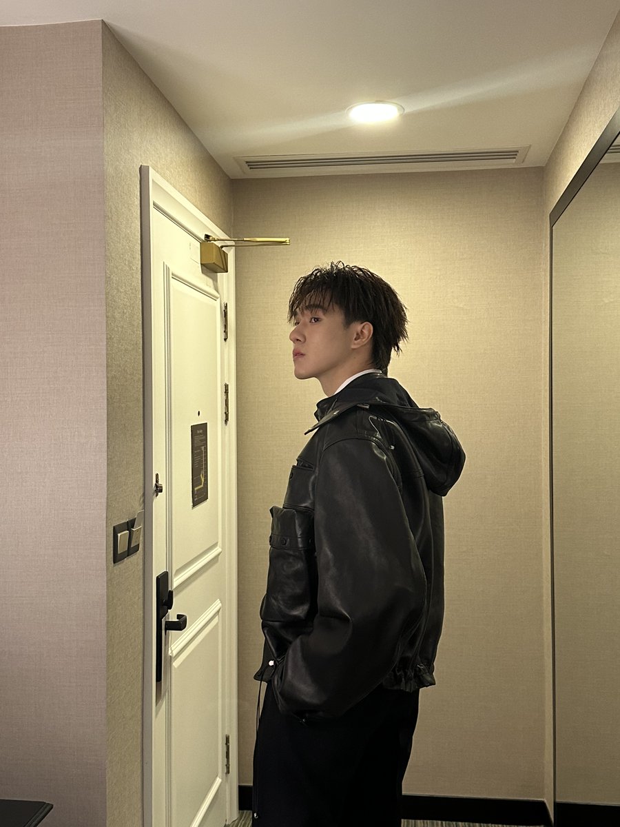 GMMTV's tweet photo. ขอนำภาพ "นานิ-หิรัญกฤษฎิ์" เตรียมพร้อมความหล่อก่อนเข้าร่วมงาน Ferragamo Spring Summer 2023 Event ส่งตรงจากประเทศมาเลเซีย ⭐

#FERRAGAMO
#FERRAGMOSS23 https://t.co/dRJePZTIEx