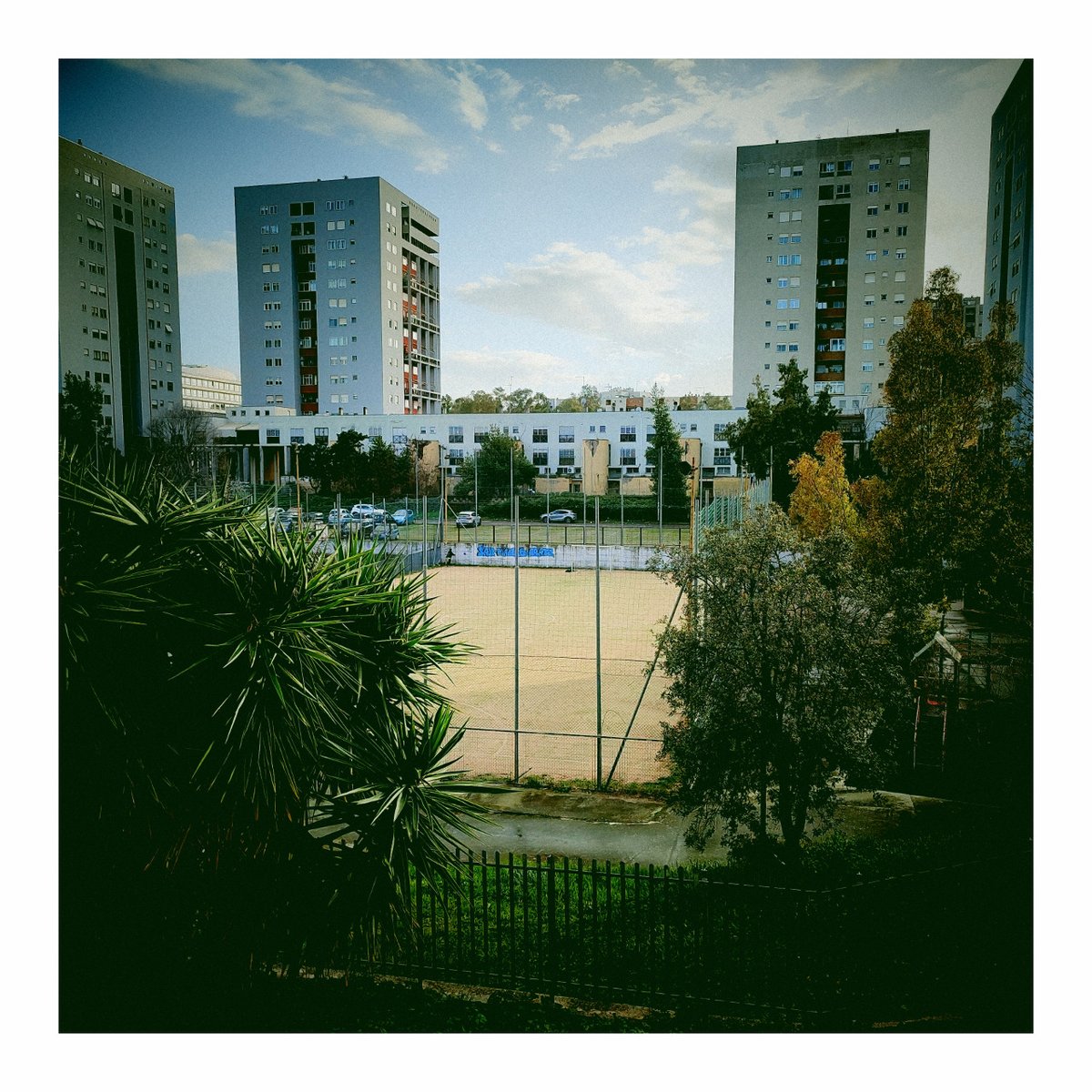 johbeil's tweet photo. @_JasonAvery @ILFORDPhoto @BWPMag Tool and location #camerachallenge #film #analogue #streetphotography #fun #believeinfilm #diana #cheapcamera https://t.co/kllucjjR3k