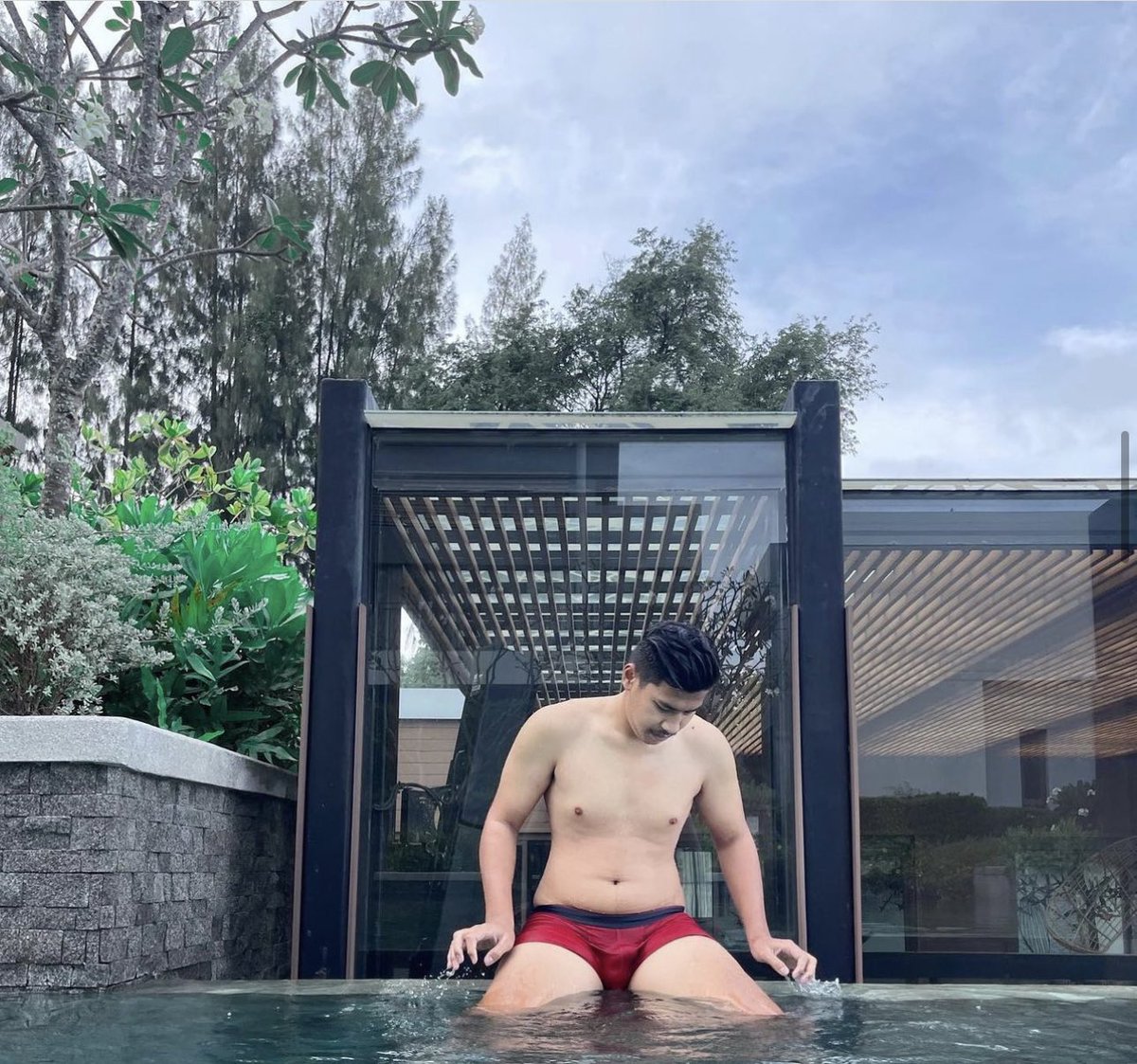 Aum chin (160k) tweet media