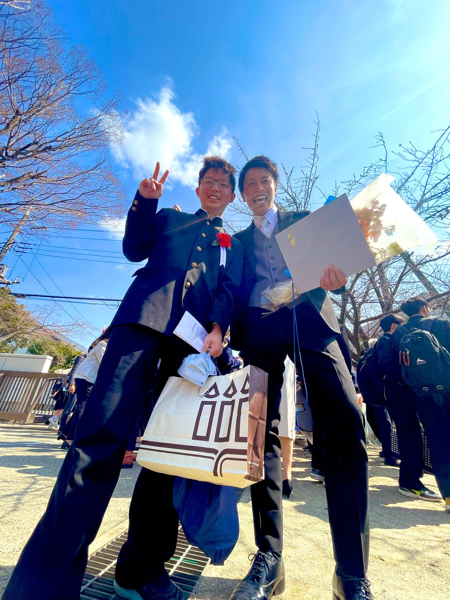 bboyhyuga's tweet photo. 2023/3/15

義務教育終了💪

先生、学校のみんな
充実した学校生活でした

ありがとうございました🙏
また会える日まで👋

※写真は担任の先生です https://t.co/ts4d9jIW1l