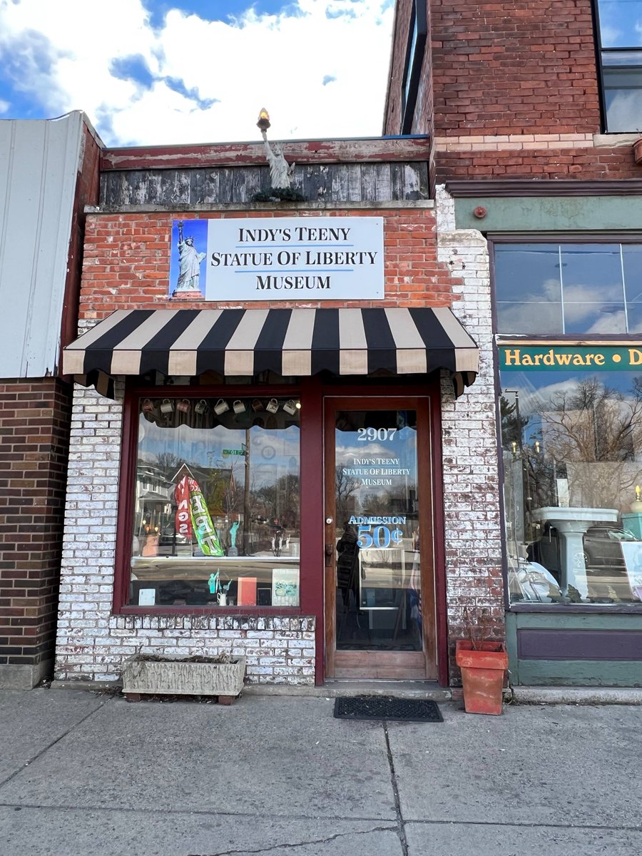 hbaskas's tweet image. Visiting Indy's Teeny Statue of Liberty Museum.  

ow.ly/VKJJ50NiFR4
#Museums #StatueofLiberty #SmallMuseums @VisitIndy @VisitIndiana #UnusualMuseums #Travel