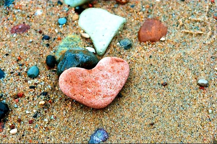 s_msonia's tweet photo. __"No fue un martillo lo que hizo las rocas tan perfectas,sino el agua con su danza,su dulzura y su sonido.Donde la fuerza sólo puede destruir la bondad puede esculpir".

#Tagore 
#FelizMiercoles
#BuenosDiasMundo 
#BuenosDiasATodos https://t.co/6N0nA5Xzf3