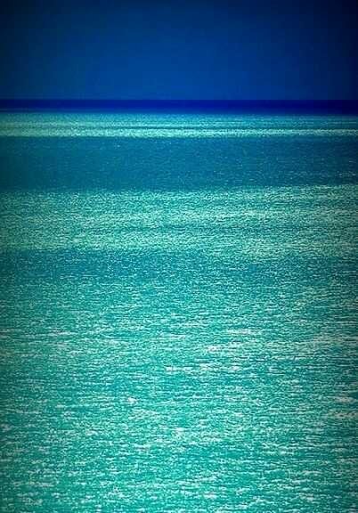 s_msonia's tweet photo. __"No fue un martillo lo que hizo las rocas tan perfectas,sino el agua con su danza,su dulzura y su sonido.Donde la fuerza sólo puede destruir la bondad puede esculpir".

#Tagore 
#FelizMiercoles
#BuenosDiasMundo 
#BuenosDiasATodos https://t.co/6N0nA5Xzf3
