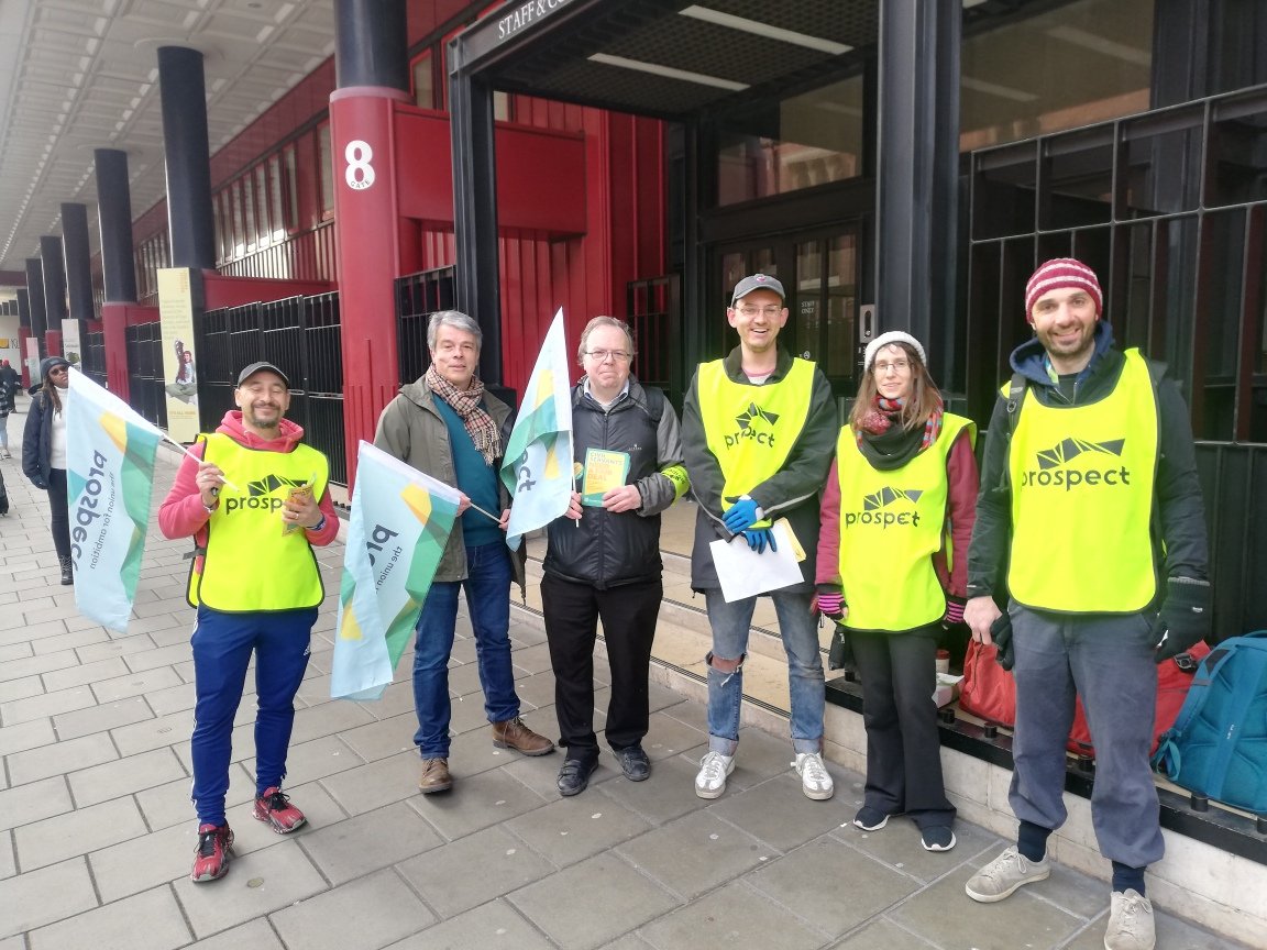 ProspectBL's tweet photo. More people are arriving at the #ProspectStrike @ProspectBL https://t.co/mpJM5HKvHv