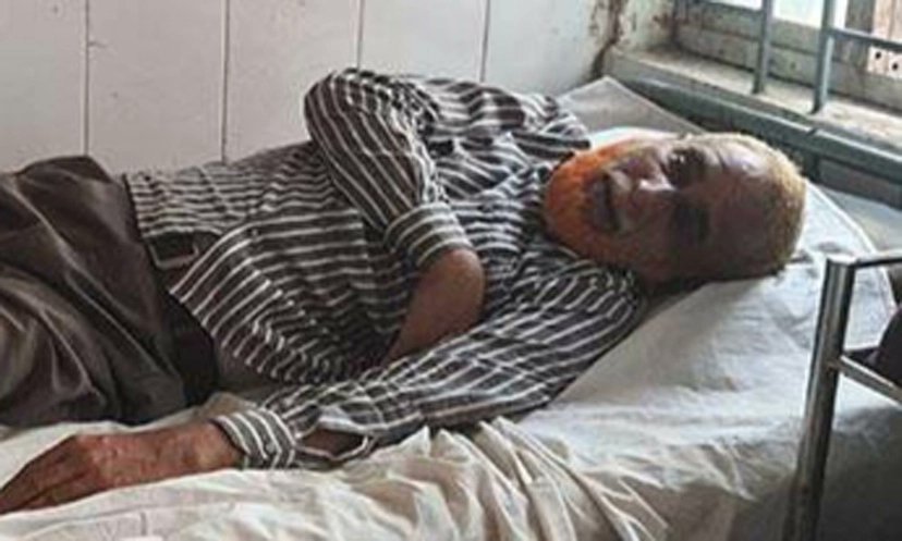 শিক্ষকদের মারপিটে প্রধান শিক্ষক হাসপাতালে