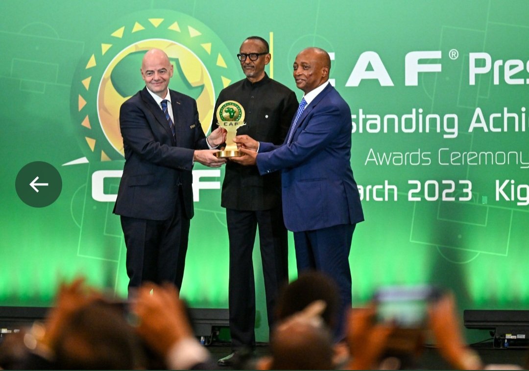 mkainerugaba's tweet image. Congratulations to H.E.@PaulKagame for being awarded CAF's Outstanding Achievement Award. Also, congratulations to our brothers and sisters in Rwanda. Great achievement!