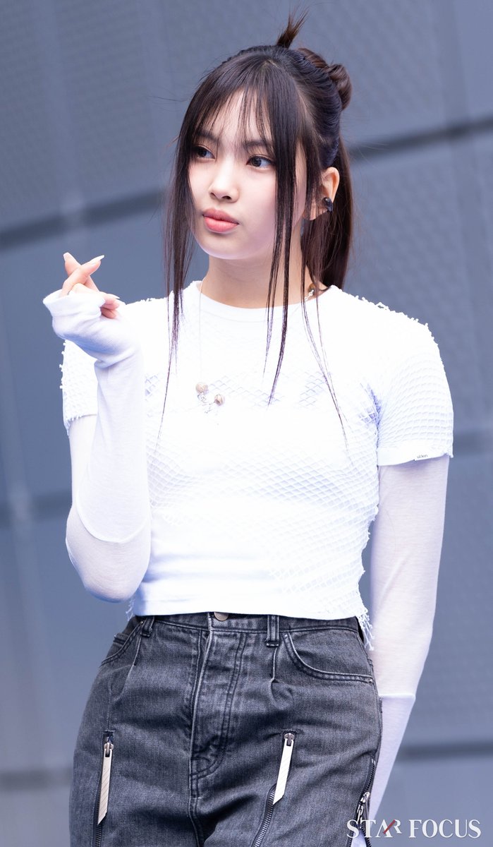 MgmFocus's tweet photo. 뉴진스 혜인, '작은 하트와 중간 하트'
https://t.co/DUHlPWqcyG
#뉴진스 #NewJeans #서울패션위크 #혜인 #HYEIN https://t.co/aOx80dpWqr