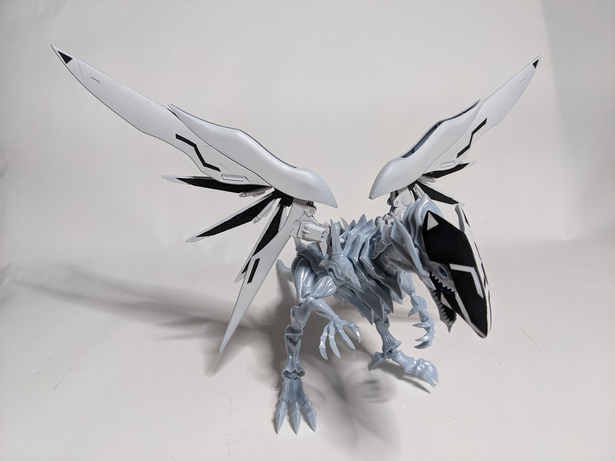 ブルーアイズをSin青眼の白龍風にしてみました。