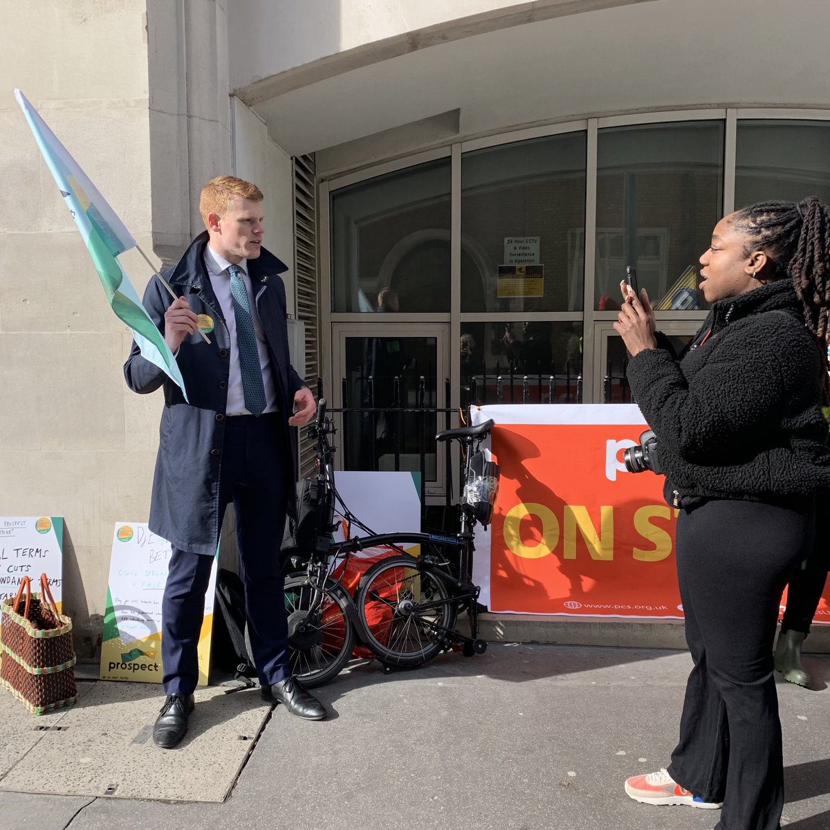 Dominic from DfE being interviewed ion the picket line by Naomi from comms. ⁦@ProspectUnion⁩ #ProspectStrike