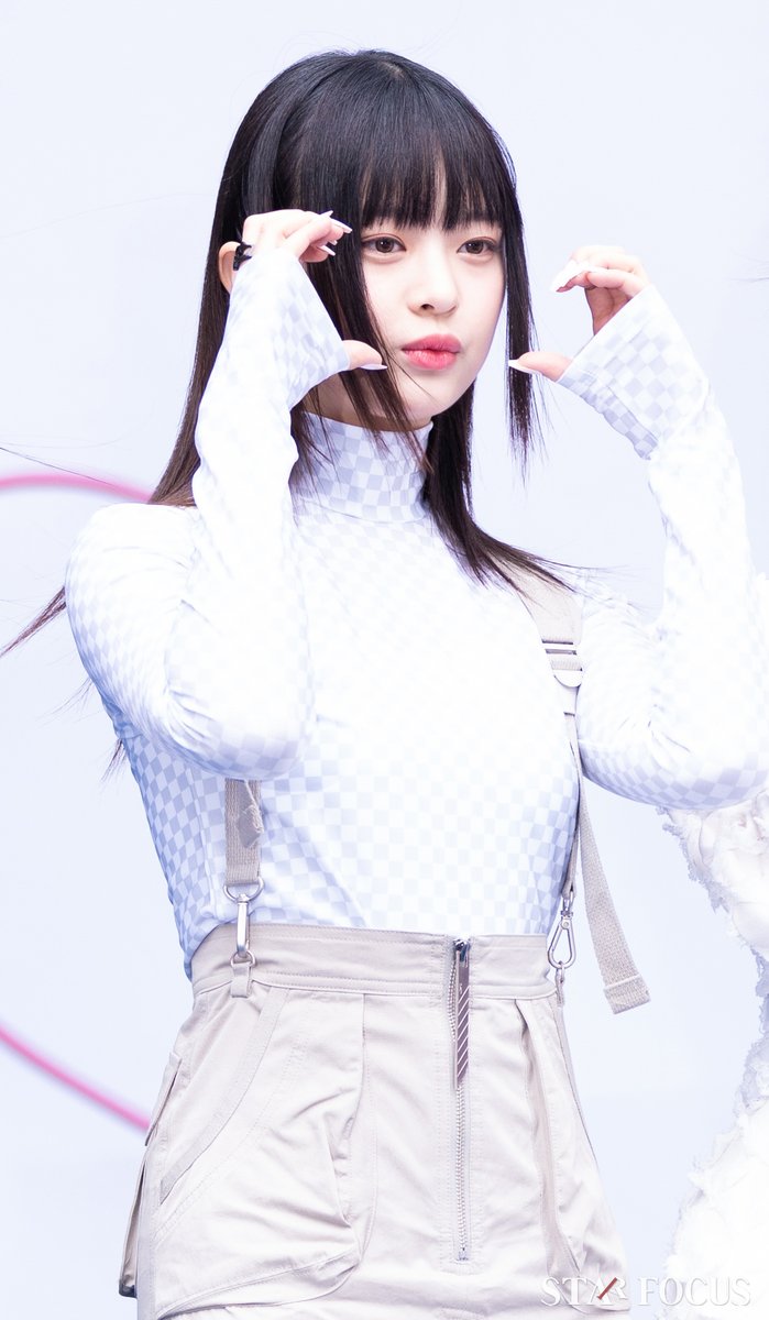 MgmFocus's tweet photo. 뉴진스 하니, '포즈도 열심히'
https://t.co/0zFwM7P4eT
#뉴진스 #NewJeans #서울패션위크 #하니 #HANNI https://t.co/32uI8TkGMU