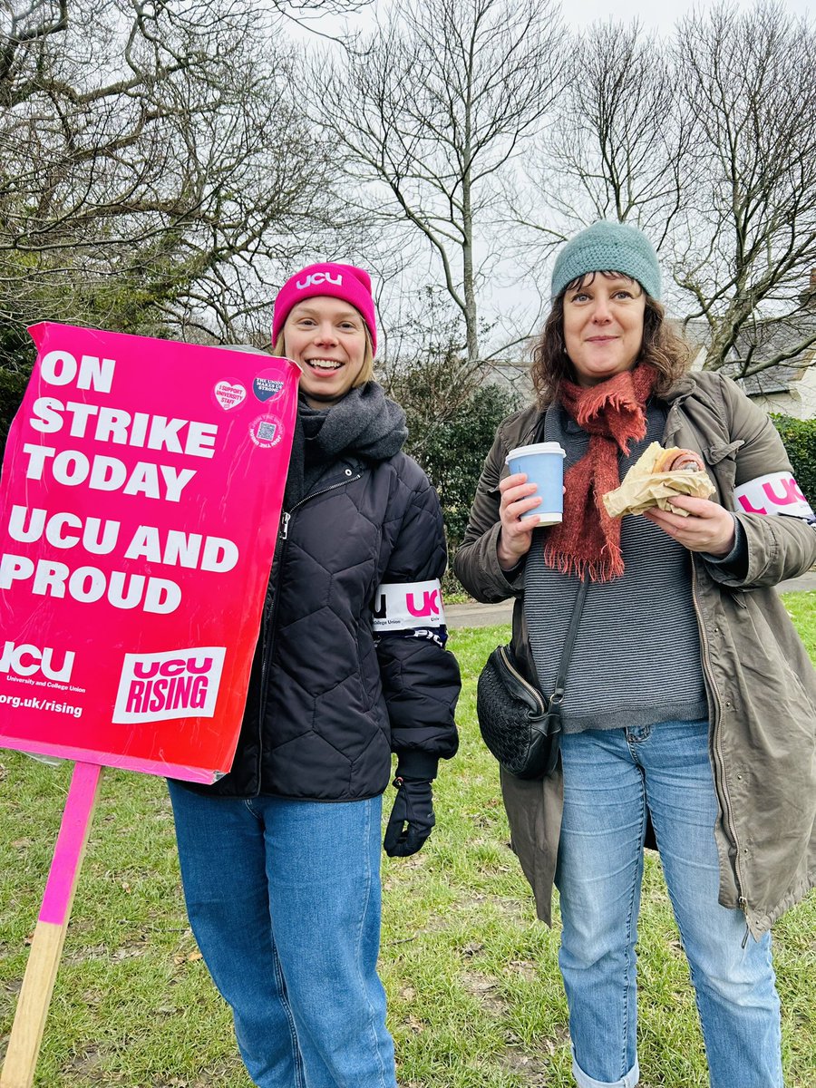 AUB_UCU's tweet photo. Picketing is thirsty and hungry work but we’re here and we’re not going anywhere… #aslongasittakes @ucu @UCUSOUTHWEST https://t.co/mxqFrMYmam