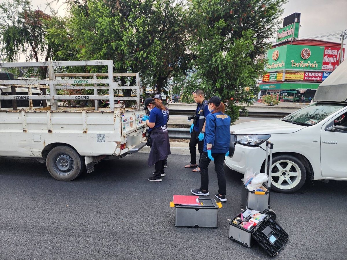 js100radio's tweet photo. 16.50น. กรณี #อุบัติเหตุ #ถนนกาญจนาภิเษก ช่วงตรงข้ามซ.วัดพระเงิน รถชนกันหลายคัน ขวางทุกช่องทางของทางหลัก มีผู้เสียชีวิตและบาดเจ็บ ล่าสุด ฝั่งขาออก เปิดการจราจรได้ตามปกติ ส่วนขาเข้า จนท.อยู่ระหว่างดำเนินการเคลื่อนย้าย คาดใช้เวลาไม่เกิน 1 ชม. #รถติด

(Cr.พ.ต.ท.ปรัชญา ก. 82) https://t.co/kULVgGiFO3