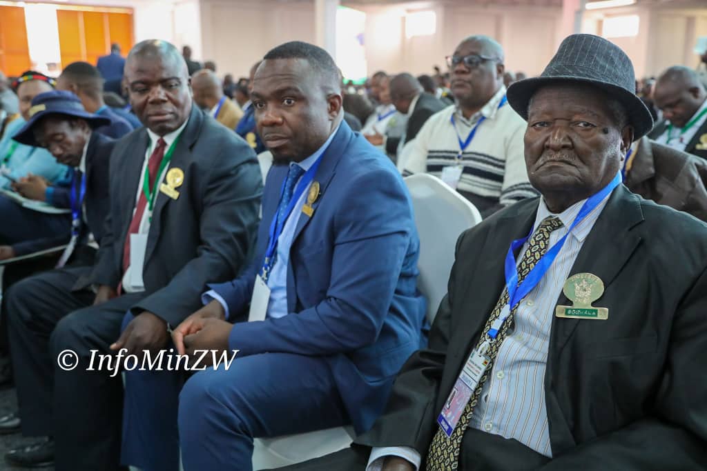 SundayNewsZimba's tweet photo. #HappeningNow President @edmnangagwa
is officiating at the 2023 Annual Chiefs Conference at the ZITF Hall 1 in Bulawayo. The conference is running under the theme: "Firm cultural foundation for community development" #ChiefsConference
πΈ@InfoMinZW https://t.co/sLlk3SiKsi