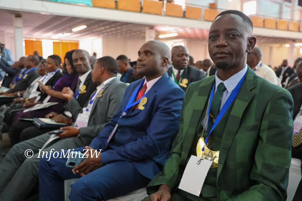 SundayNewsZimba's tweet photo. #HappeningNow President @edmnangagwa
is officiating at the 2023 Annual Chiefs Conference at the ZITF Hall 1 in Bulawayo. The conference is running under the theme: "Firm cultural foundation for community development" #ChiefsConference
πΈ@InfoMinZW https://t.co/sLlk3SiKsi
