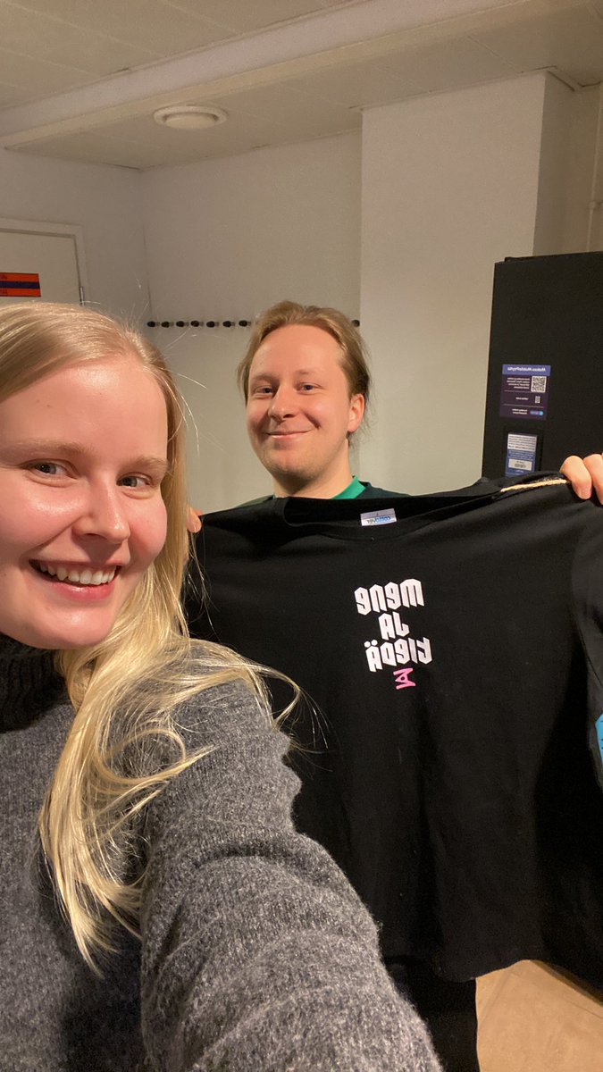 millahagg's tweet photo. @Maliranta Väitöskirjatutkijan uudet vaatteet @ossitahvonen https://t.co/40UIYTBViD