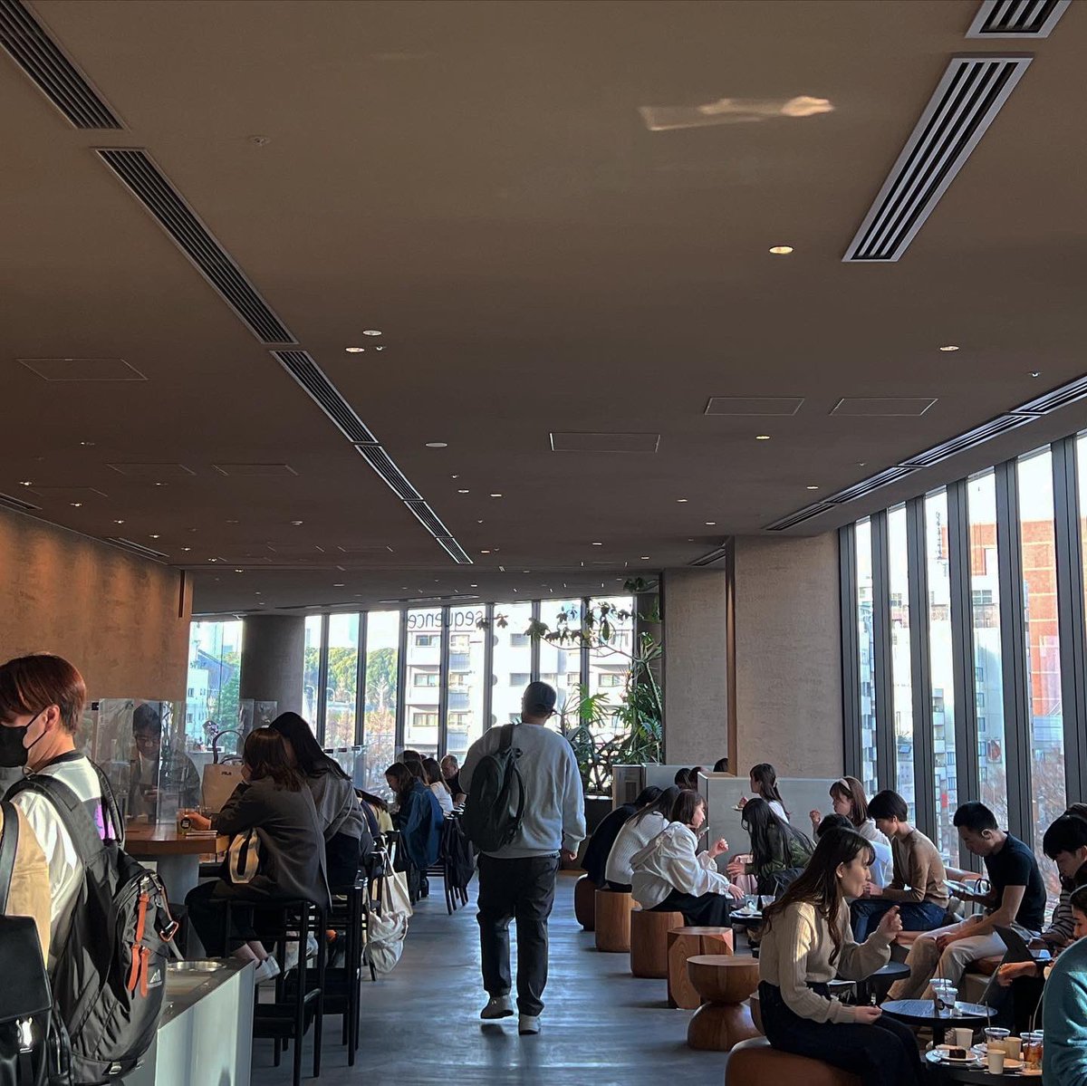 Watagashi_0616's tweet photo. 📍VALLEY PARK STAND
MIYASHITA PARK屋上のホテルに併設されたカフェラウンジ。
店内は無機質でお洒落な雰囲気。
バスチー美味しかった🧀

#東京カフェ #東京カフェ巡り 
#渋谷カフェ #宮下パーク #miyashitapark #valleyparkstand #バスクチーズケーキ #バスチー https://t.co/RXZnvZU2Ag