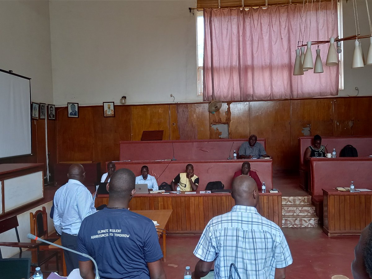 Okelloodenis2's tweet photo. Chairman LC V of Lira RCM Okello Orik DLG opens an inception meeting for @ADCinUganda funded SWaSSH4A project implemented by @snv_uganda for three years in Lira, @KoleLg Dokolo and Alebtong Districts @sonja_hofbauer @JR_Okello1 @morrischrison @SNV_Water @min_waterUg https://t.co/ddJT05x3qm