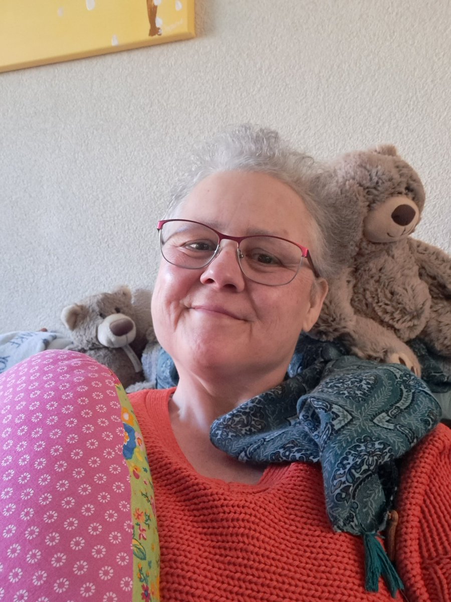 juffieKaat's tweet image. Weer thuis. #operatie is goed gegaan. #pijn is goed te doen en ik heb voor mijn doen best goed geslapen. Wat wil een mens nog meer? Oh ja, koffie☺️
#chemoleven