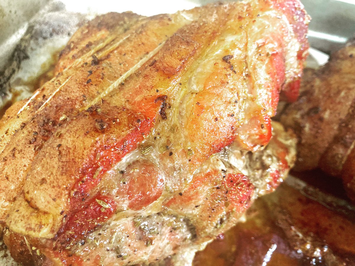 ⭐️ This weeks lunch hot special⭐️  
fennel &amp; cider roasted pork, stuffing &amp; apple sauce in a Hobbs House bap! Lunchtime sorted! #shoplocalbath #supportlocal