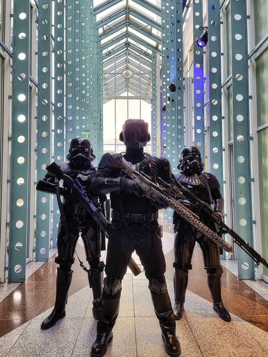 501stSpecOps's tweet photo. TX77239, TX3937 & TX7557 looking amazing, rocking that shiny black armour. 🖤💥🖤💥🖤💥
#ShadowStormtrooper #ShadowScout #ShadowStorm #SearchAndDestroy #germangarrison https://t.co/3sXS94ZIet