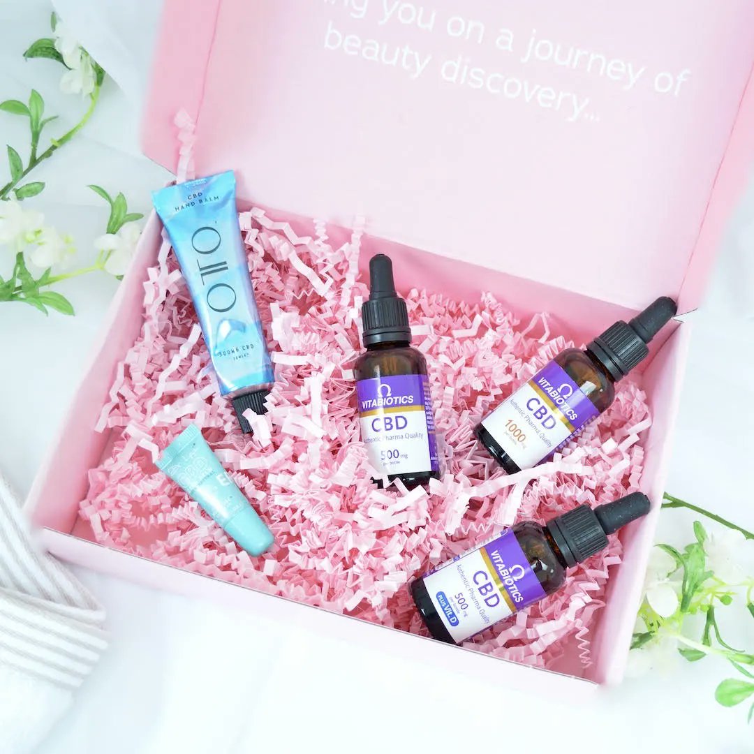 Roccaboxuk's tweet photo. Introducing our NEW CBD Starter Kit, worth over £154 👏

This edit acts as the perfect introductory CBD discovery box, designed to help you get started with CBD and explore the world of wellness benefits it can offer with 5 standout, quality products. 

https://t.co/1FYGCNC0MT https://t.co/YnEUQr7fJG