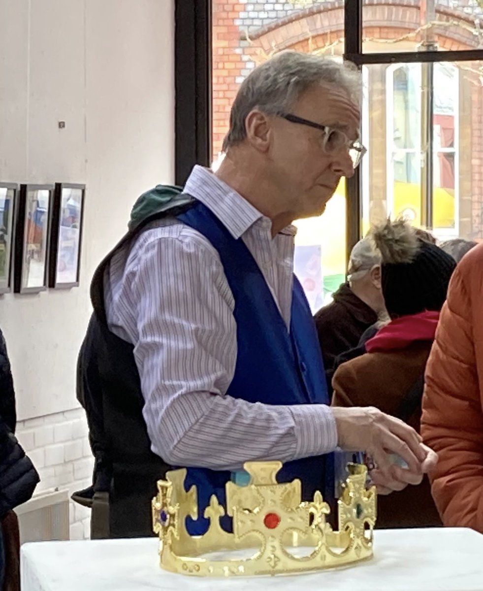 JohnRyeland's tweet photo. Doing some magic at the launch of the Henley playing cards @aceplacescards #Henley #magic https://t.co/GgRBTIaSMx
