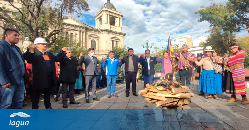 Bolivia llevará una propuesta de 12 puntos a la Conferencia del Agua de las Naciones Unidas dlvr.it/SkwHKZ