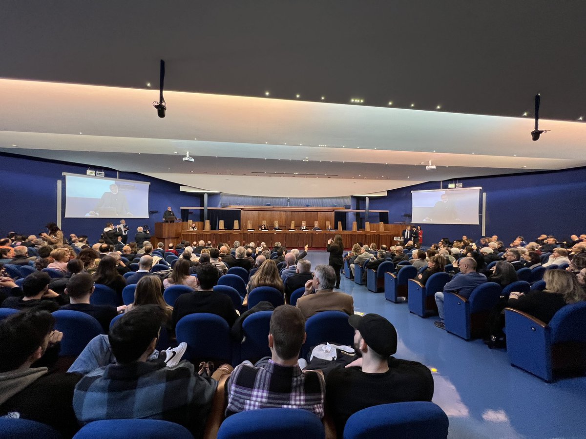 UniSalerno's tweet photo. [CINQUANTENARIO #INFORMATICAUNISA] 💻✨
LIVE dall’Aula Magna “V.Buonocore” di Ateneo la #Cerimonia dedicata al #Cinquantenario del Corso di Laurea in #Informatica all’Università degli Studi di Salerno.
@DInfUniSa #50InformaticaUNISA https://t.co/QzKBfd3GpT