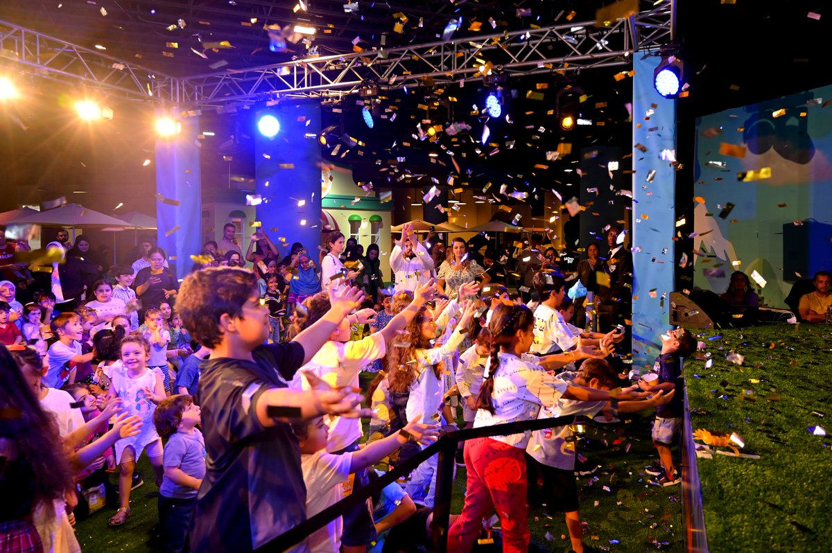 EventBox Moments tweet media