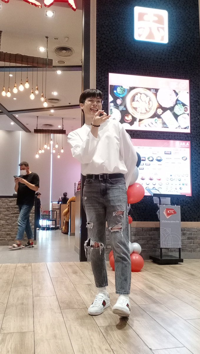 Ae_Puchai's tweet photo. คุ้มค่าทุกนาที ดูทีวีสีช่อง #ทีมปัง🎉🌪️🌧️💨☁️ วันนี้บอกให้พี่พีทพูดชื่อ ทีมปัง พี่พีทก็พูด นี้เราทำความฝันให้เป็นจริงแล้ว ขอบคุณมากนะคะพี่พีท ขอบคุณเพื่อนทีมปังทั้ง 8 คนด้วย รักๆๆๆ😊😊
#Peatwasu
#CaptainPete
#BabyFeat https://t.co/U1OR4BAsjR