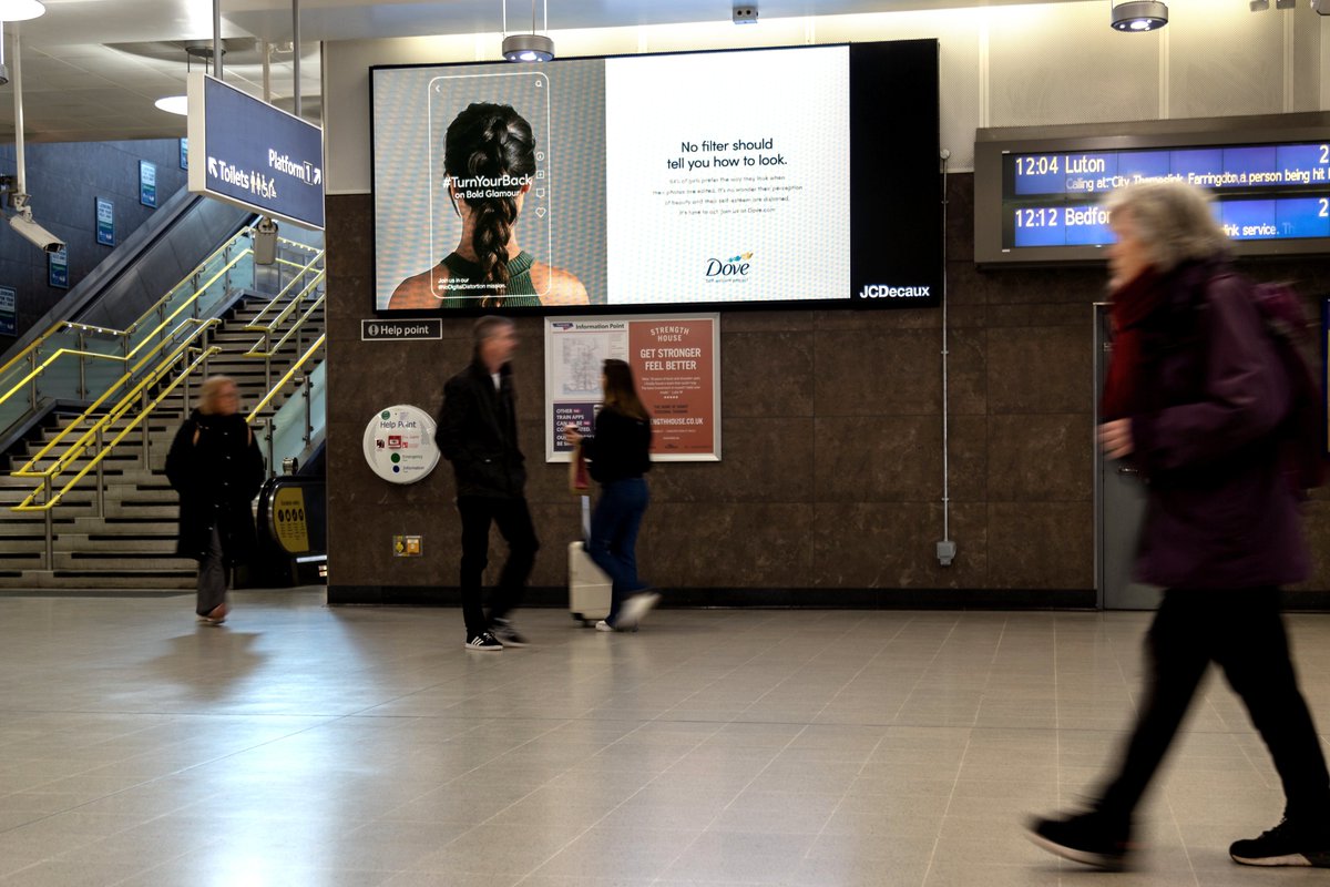 kineticwwUK's tweet photo. #OOH can help brands tackle difficult conversations head on. Just like this important campaign we worked on for @Dove with @UnileverUKI, @mindshare_uk, @OgilvyUK. 

#TurnYourBack #NoDigitalDistortion #RealWorldReach #LifeIsLivedOutside #OOHWorks https://t.co/WRundJV93v