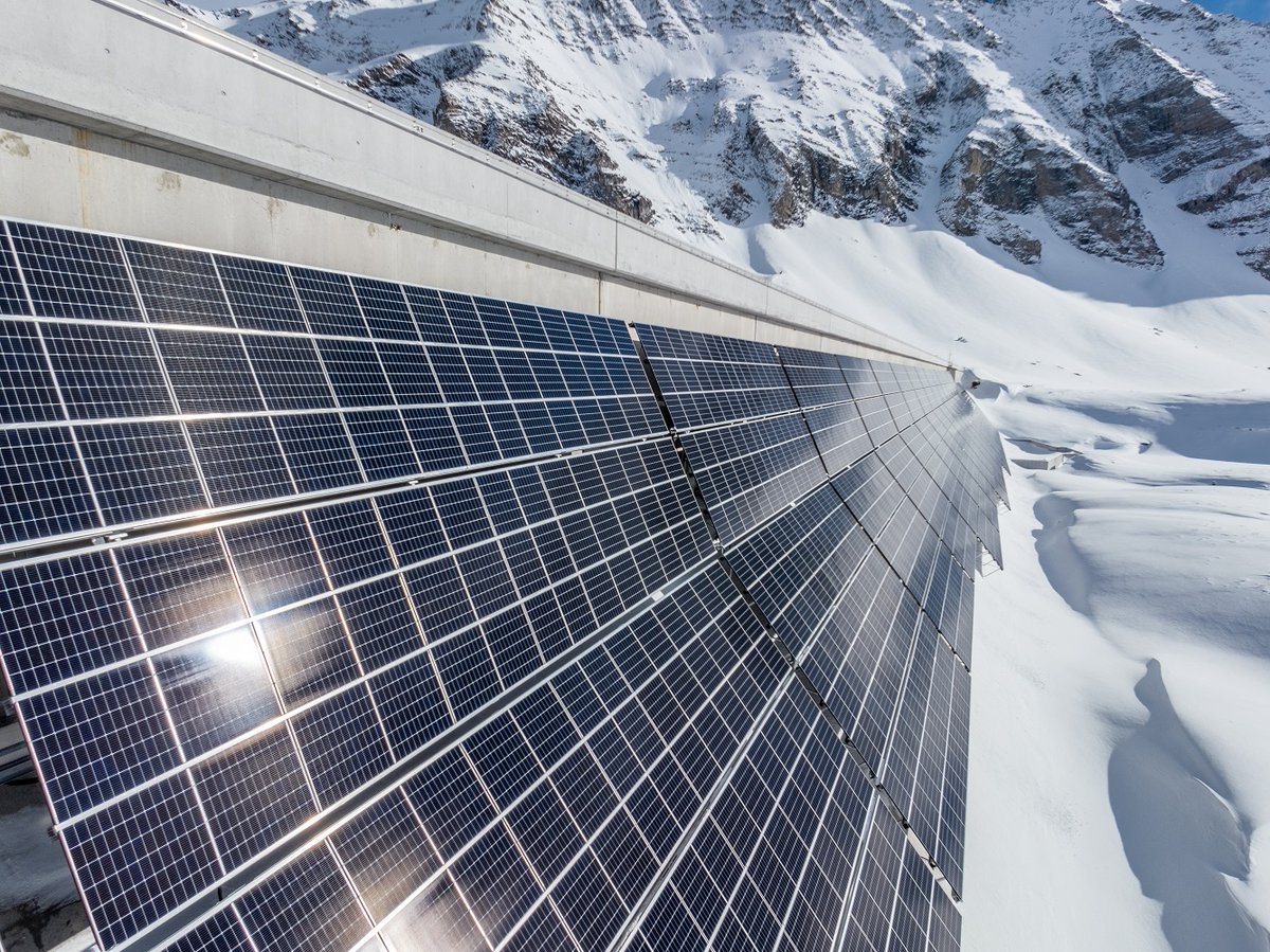 Wir wollen unsere Solarstromproduktion verzehnfachen. Bis 2030 bauen wir sie massiv aus. Und das in der ganzen Schweiz. Ein Beitrag zur Versorgungssicherheit – auch im Winter. Mehr unter iwb.ch/ueber-uns/news… #solarstrom #erneuerbareenergie #winterstrom #photovoltaik