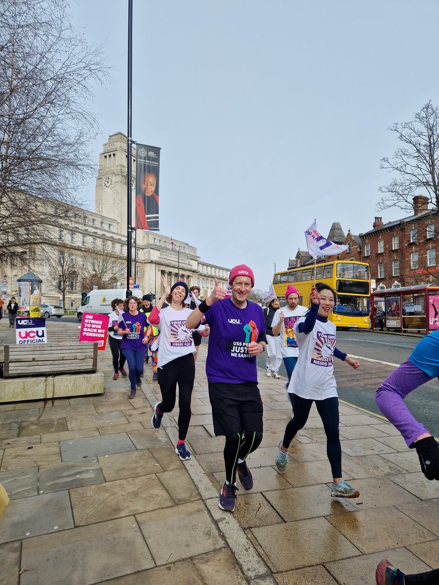 heliotropia's tweet photo. #runningpicket going strong πͺ @leedsucu @ucu #ucuRISING https://t.co/AhHrSpdzqM