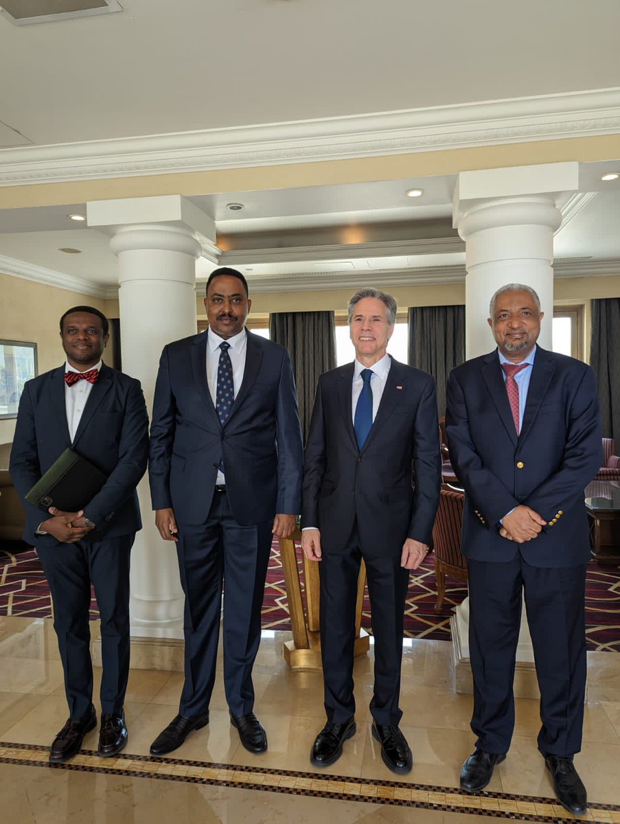 NationalEr_Int's tweet photo. That is why, when it was said, "#Eritrea 🇪🇷 will renew its membership in #IGAD again," we said that the IGAD headquarters should move to Asmara or Massawa first. 

Do you see the White House how wrapping up with IGAD officials? https://t.co/z6KJbBa7RZ