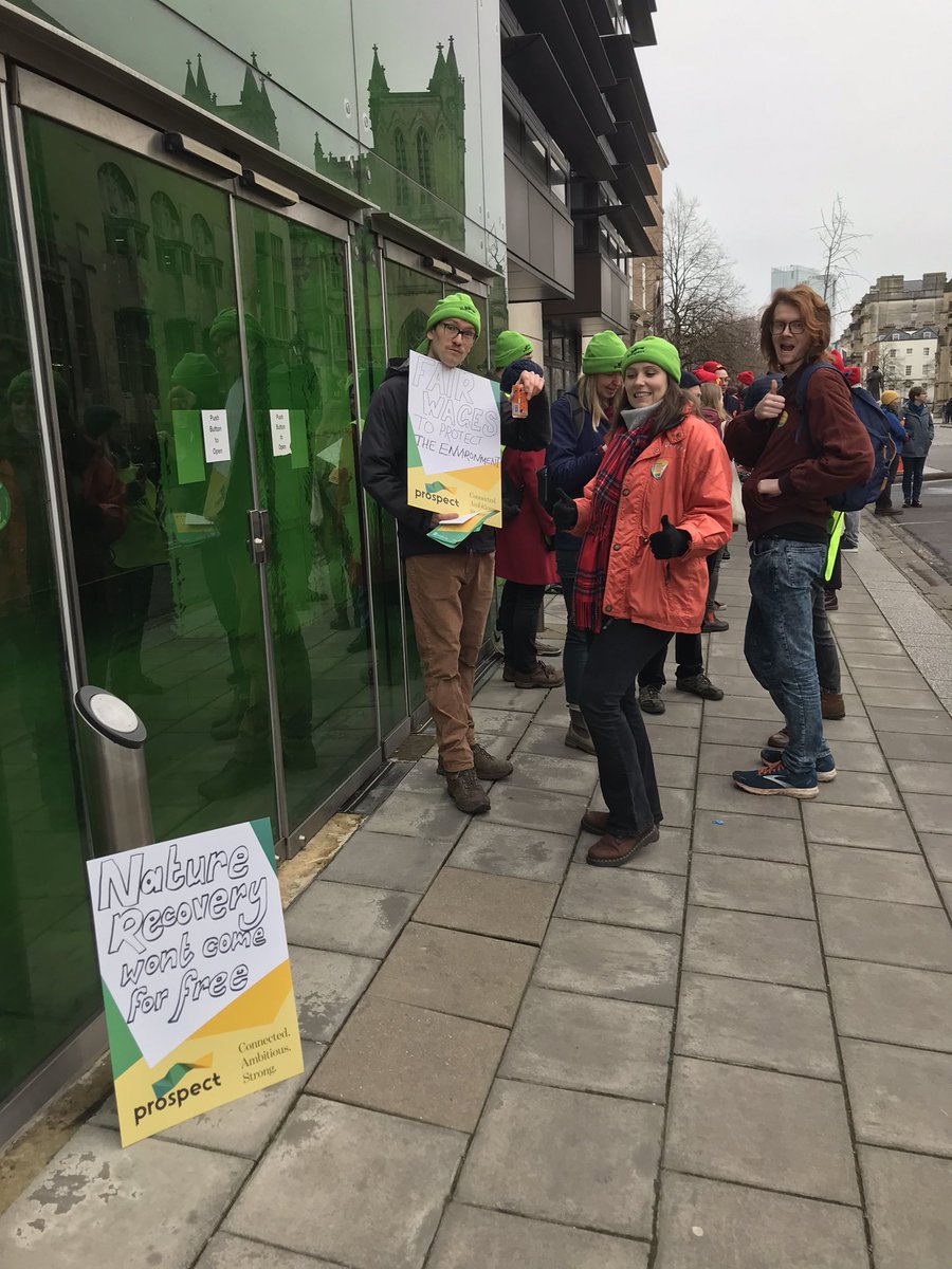 On strike with @NaturalEngland colleagues in Bristol today demanding a fair wage to deliver nature recovery @prospect_NE @ProspectUnion #prospectstrike #servingoursociety