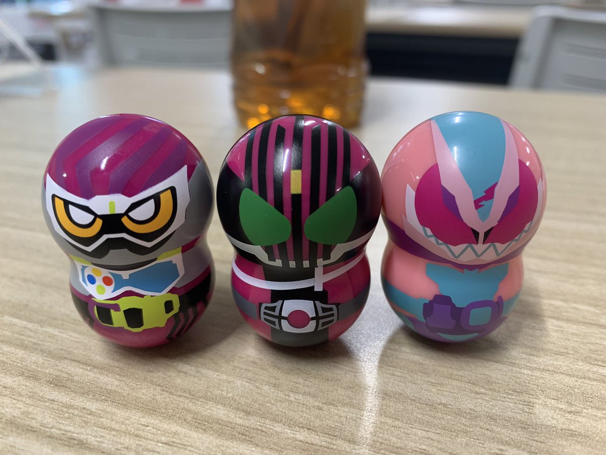 pinkcheshacat's tweet photo. お菓子売り場で可愛いの見つけた!
エグゼイドのお尻が見えた時に
「よっしゃ!」って声でそうだった💦
欲を言えば…モモが欲しかった😢
#クーナッツ
#coonuts
#仮面ライダーエグゼイド
#仮面ライダーリバイス
#仮面ライダーディケイド https://t.co/gYn7OYQYFk