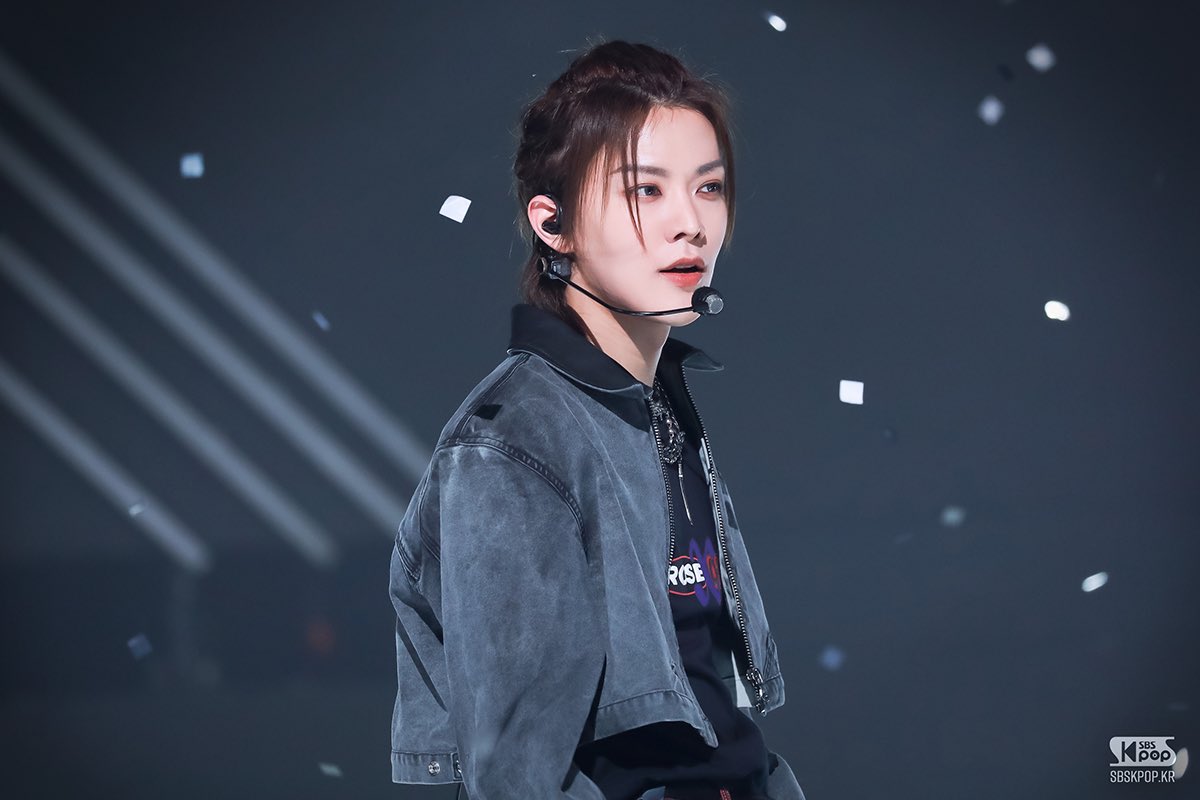 jnsung's tweet photo. like the moonless sky, even the bright side has its own dimness. this time, I showed up in a black wearable complete with a cropped jacket and shimmery chains showing the masculine piece of me floating in dignity to solely feast the eyes. https://t.co/ftSIxzfKIH