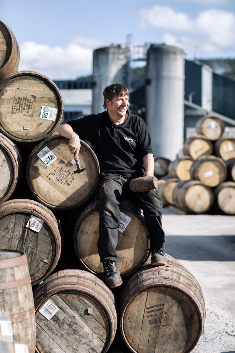 Today, we wish our Warehouse Manager Lindsay a very happy birthday! An invaluable member of our team since the very beginning, join us in raising a dram to celebrate 🥃

#ManyHappyReturns