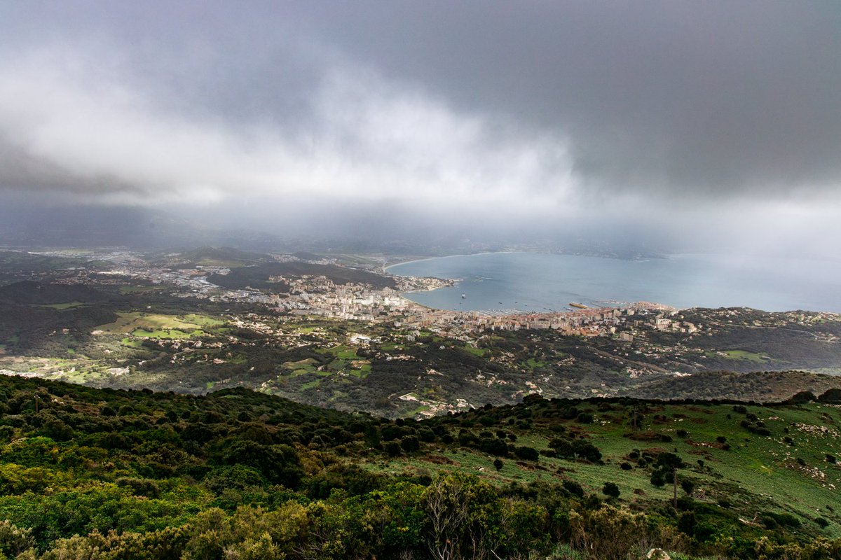 Prefet2aS's tweet photo. 🌦️Le préfet de Corse, Amaury de Saint-Quentin, a visité le #radar météo situé au sommet de La Punta à #ajaccio. Le radar de La Punta est l'un des 13 nouveaux radars installés dans le cadre du plan national PUMA, mis en œuvre de 2011 à 2018.. https://t.co/jAha3n1jDQ