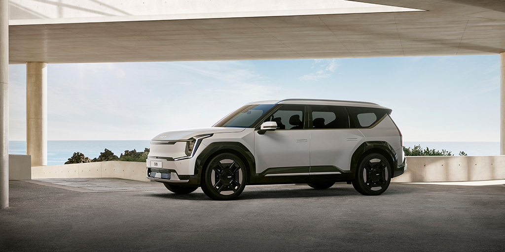 The New Kia EV9 has been revealed!  What do you think?  

More info on our blog --&gt; roadsidegarages.com/blog/the-kia-e…

#EV9  #KiaEV9 #KiaUK #Kia