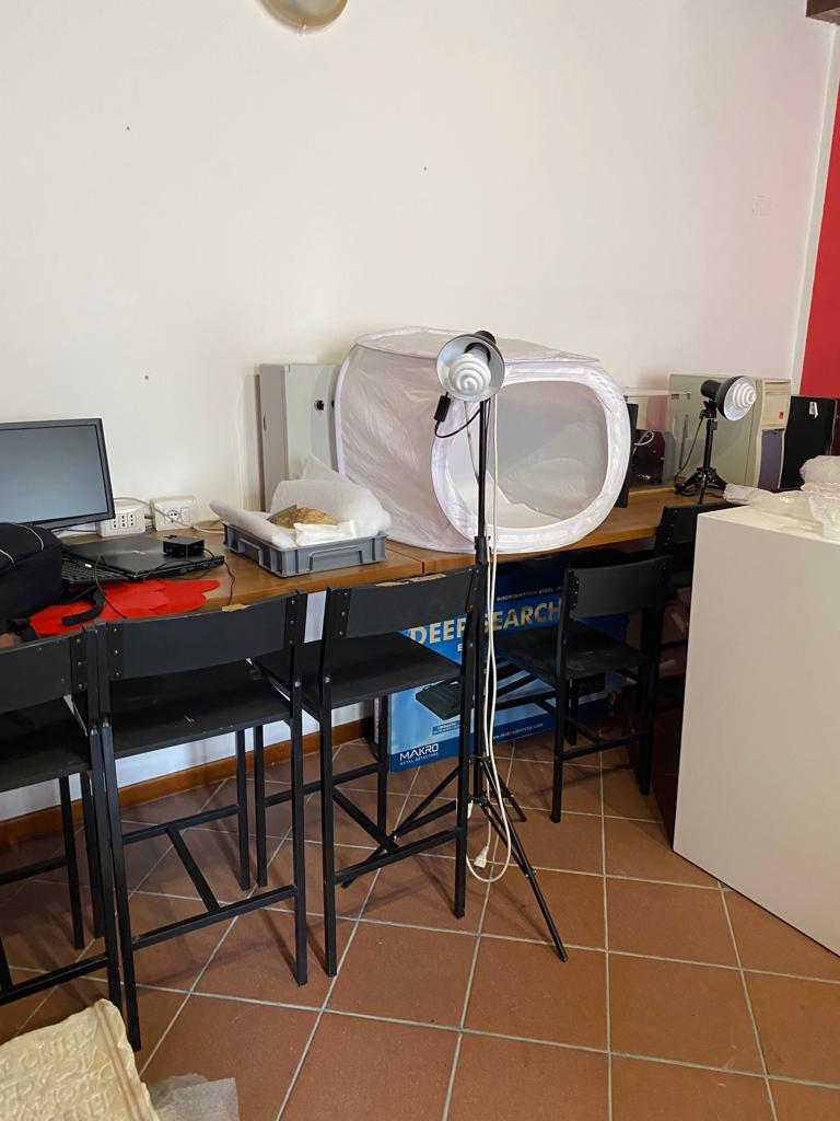 TBrettii's tweet photo. In questa parte del Museo c'è un piccolo laboratorio con reperti ancora da studiare.  #ASOCMEDIE2223 #ASOCMEDIE @ascuoladioc @Monithon https://t.co/hnYu81l5on