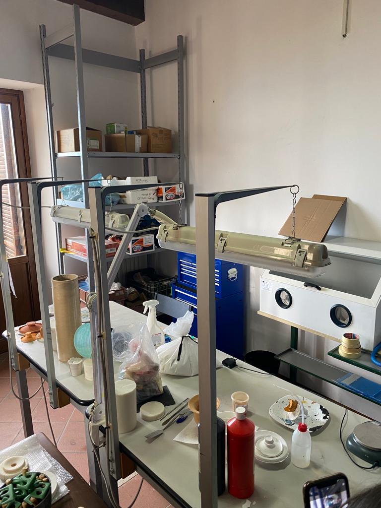 TBrettii's tweet photo. In questa parte del Museo c'è un piccolo laboratorio con reperti ancora da studiare.  #ASOCMEDIE2223 #ASOCMEDIE @ascuoladioc @Monithon https://t.co/hnYu81l5on