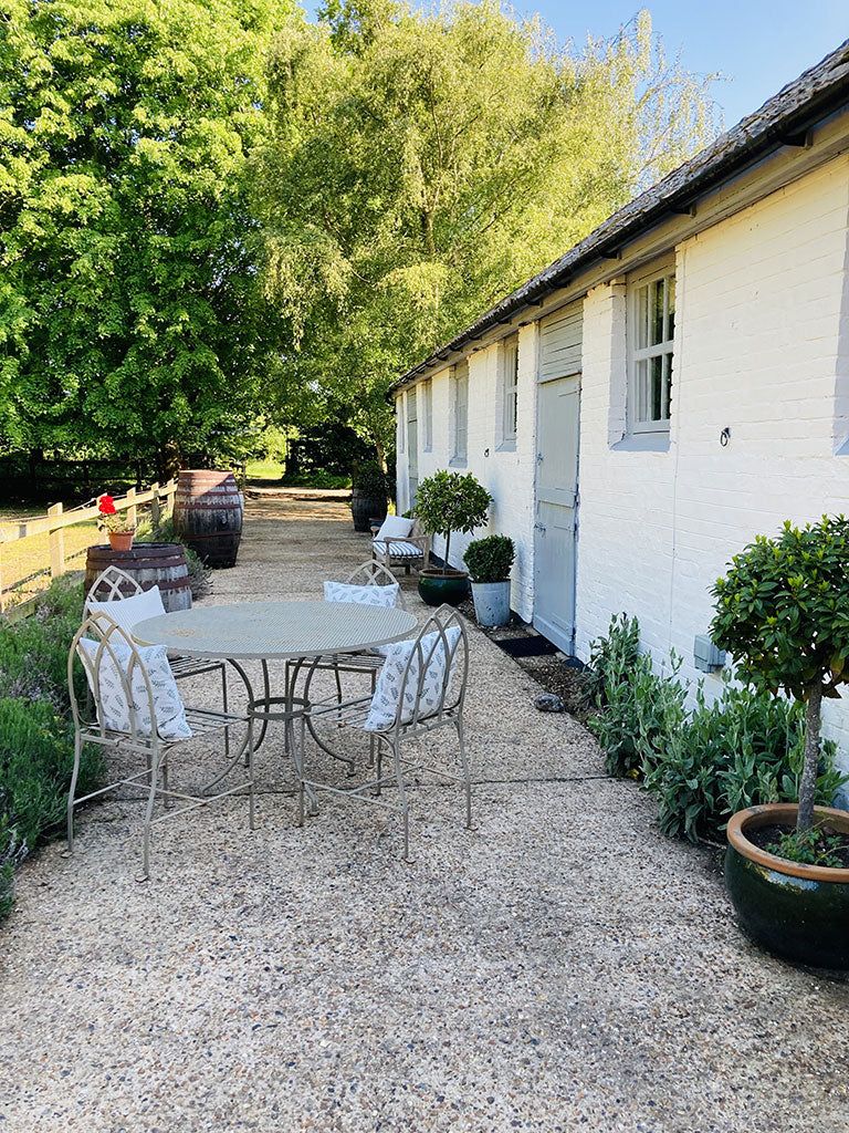 BuryStEdBeyond's tweet image. Did you know @giffordshall offers the opportunity to stay on site? 

Their charming two bedroom Vineyard Cottage provides guests with a peaceful escape, with Lavenham and Long Melford nearby and historic Bury St Edmunds just 20 minutes away!

visit-burystedmunds.co.uk/business-direc… #PlacesToStay